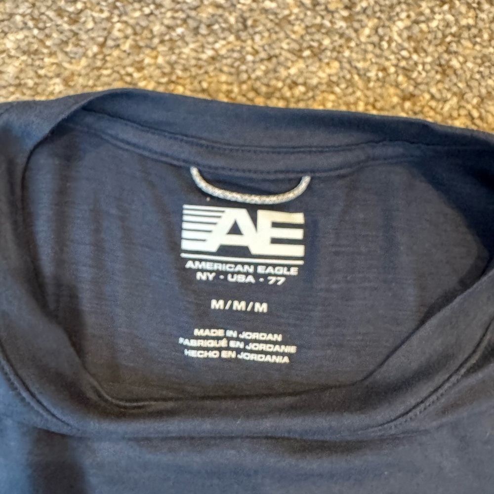 American Eagle workout tee.  Size medium.  EUC. - Picture 2 of 2